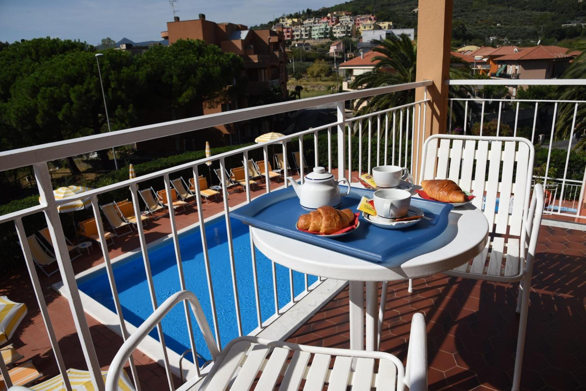 Residence Orchidea Pietra Ligure Zimmer foto